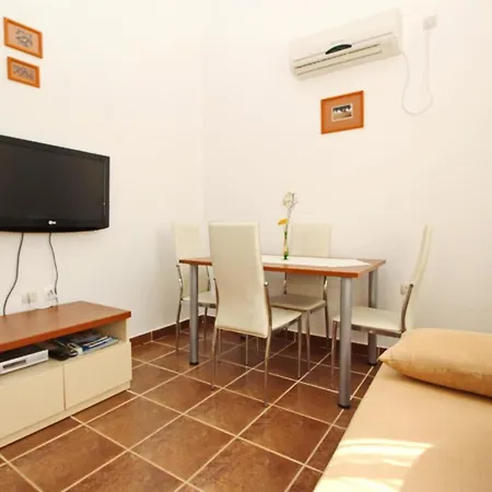 In Mit Eigenem Balkon Baska (Krk)